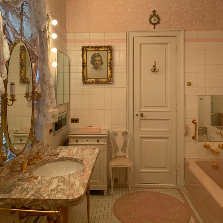 Master suite pink bathroom at Hillwood