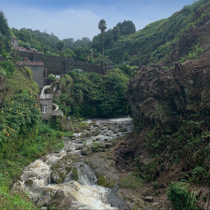Ribeira dos Caldeiros